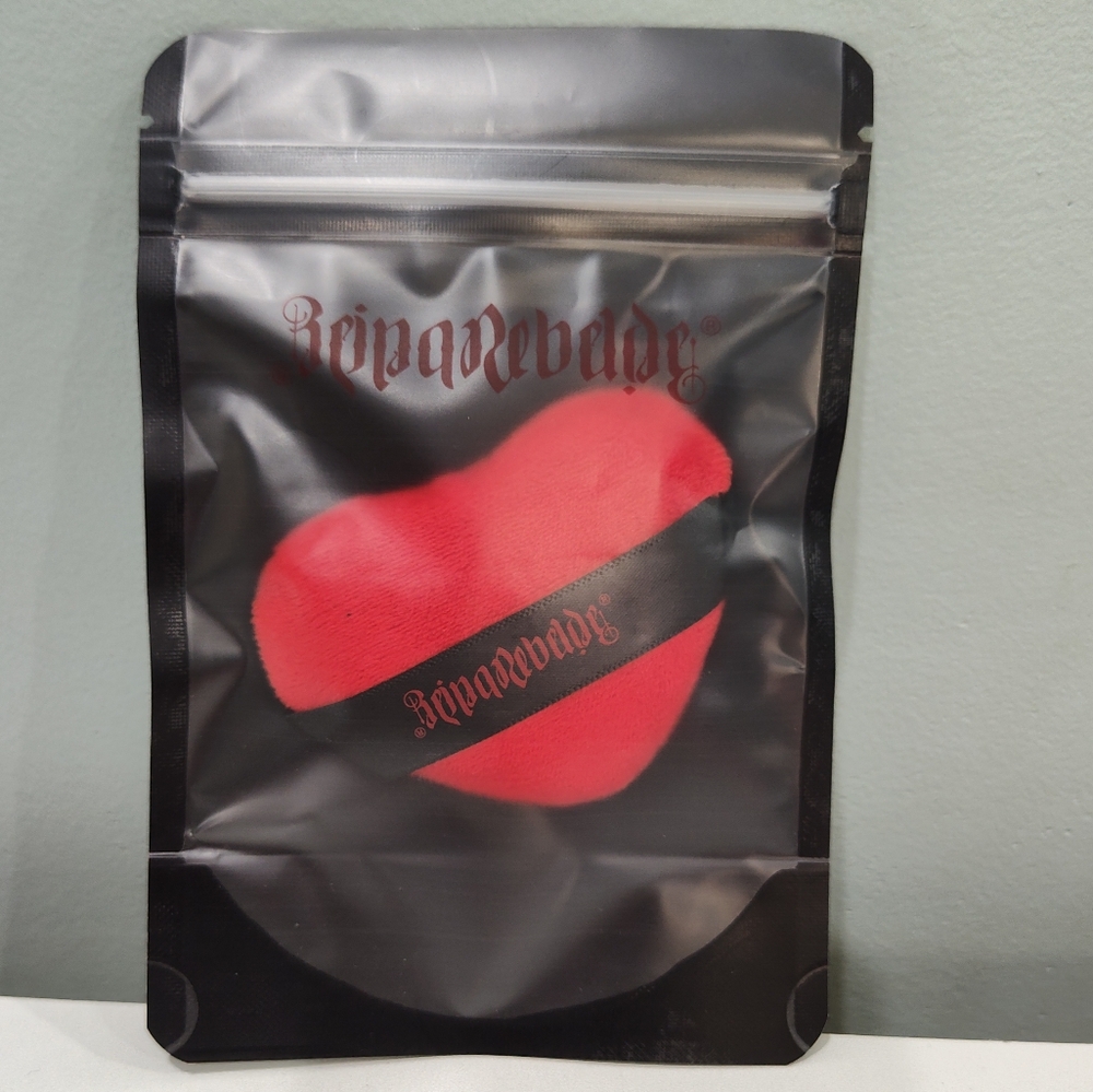 Reina Rebelde Corazon Powder Puff